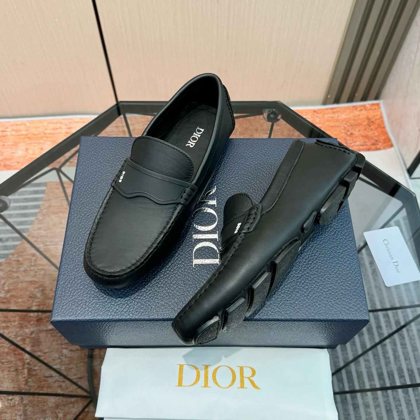 Men's shoes: 580💰 (Niu Li) (Dior Doudou shoes) Exclusive new model Official website new model The upper is made of high-quality imported calf, the color is delicate, and the luxurious texture flows. Tailor-made for exquisite men, creating a noble aura. Delicate and smooth lines. Cowhide lining. Size: 38-44, 45 customized. Outdoor driving shoes for experienced drivers🚗